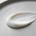 Texture de crème apaisante pour peau sensible en gros plan